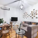 Spacious Rustic 2 Bedroom Few Steps From Galata Tower Istambul