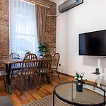 Spacious Rustic 2 Bedroom Few Steps From Galata Tower Apartamento