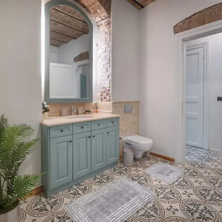 Spacious Rustic 2 Bedroom Few Steps From Galata Tower