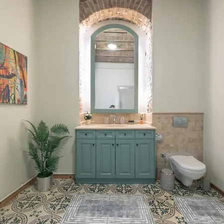 Spacious Rustic 2 Bedroom Few Steps From Galata Tower *