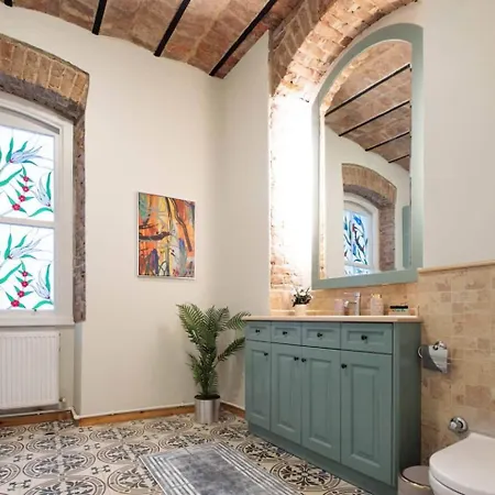 Spacious Rustic 2 Bedroom Few Steps From Galata Tower *