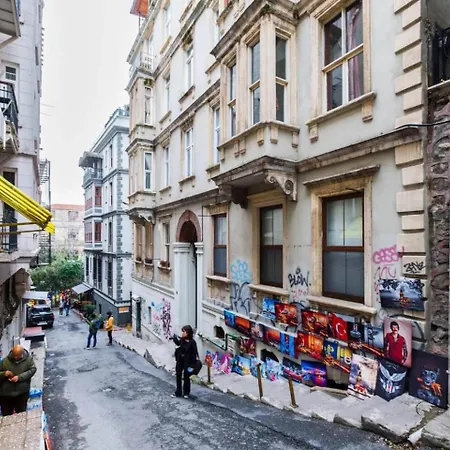 Spacious Rustic 2 Bedroom Few Steps From Galata Tower Istanbul