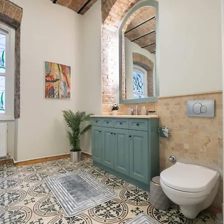 Spacious Rustic 2 Bedroom Few Steps From Galata Tower *