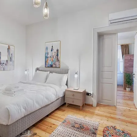 Spacious Rustic 2 Bedroom Few Steps From Galata Tower * Istanbul