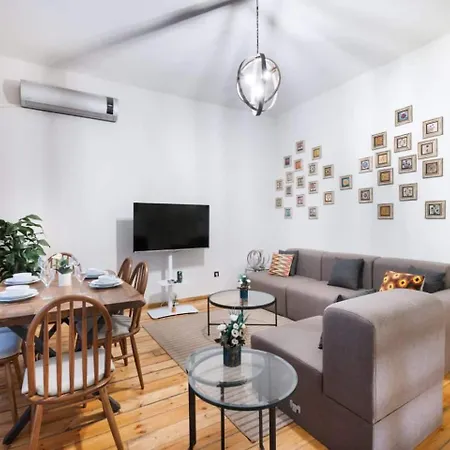 Spacious Rustic 2 Bedroom Few Steps From Galata Tower Isztambul