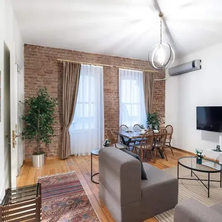 Spacious Rustic 2 Bedroom Few Steps From Galata Tower *