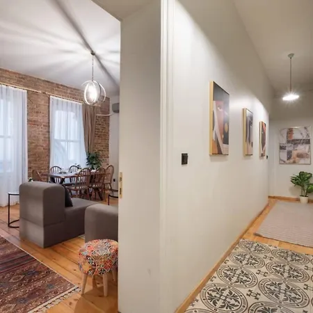 Spacious Rustic 2 Bedroom Few Steps From Galata Tower * Isztambul